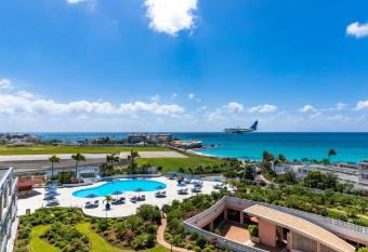 Royal Islander Club Resort La Terrasse allows 18 year olds to book a room