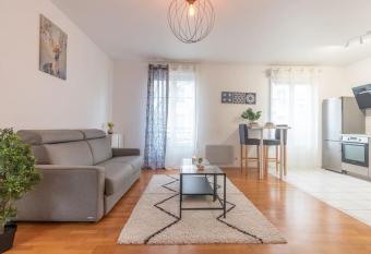 Le Chaleureux-T2-47m2-Disney has Balcony rooms