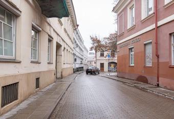 Cozy studio in heart of Old Town allows 18 year olds to book a room