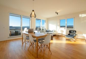 Penthouse Apartment - zentral - AC - Tiefgarage - JoHo allows 18 year olds to book a room