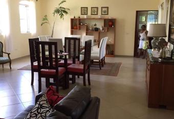 Don Juli  n villas allows 18 year olds to book a room