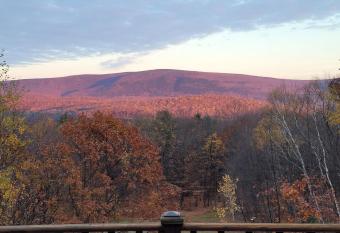 Highland Woods - Private home on 37 acres with stunning mountain views has rooms with a private hot tub