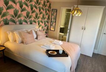 Hinton Pad by condokeeper has Balcony rooms