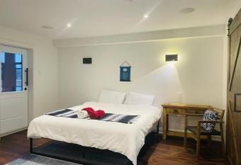 Superior Master Ensuite Near Horseshoe Fall has Balcony rooms