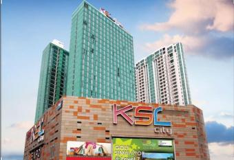 KSL Marissa Homestay Studio LEVEL 11 has rooms with a private hot tub