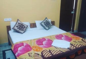 PG ON GANGAS allows 18 year olds to book a room