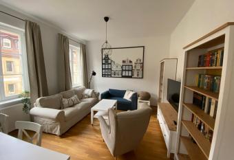 Wohnung in Bayreuths sch  nster Stra  e allows 18 year olds to book a room