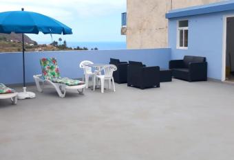 Casa unifamiliar. Gran terraza. Vistas. Tele working allows 18 year olds to book a room