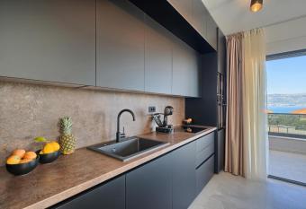 Jelena s place has Balcony rooms