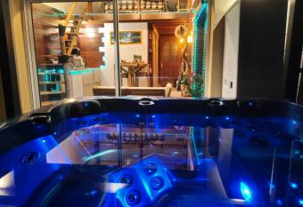 LA KAZ RHUMANTIQUE sauna and spa privatif allows 18 year olds to book a room