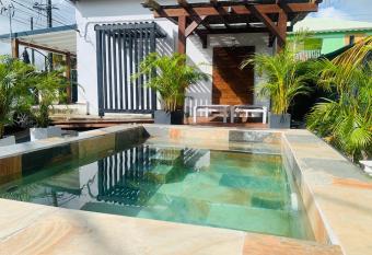 Bungalow Enjoy allows 18 year olds to book a room