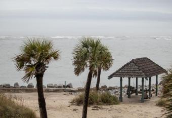 646 New Haven has Balcony rooms