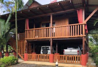 Casa Rustica Rio Celeste has Balcony rooms
