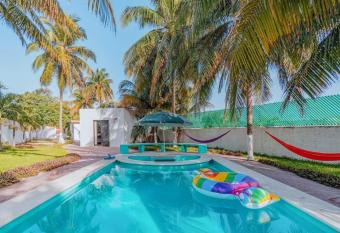 Casa Amaite Oasis privado con Alberca en Progreso allows 18 year olds to book a room
