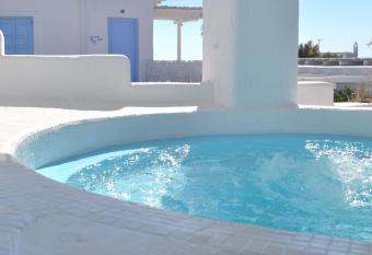 Apsenti couples only allows 18 year olds to book a room