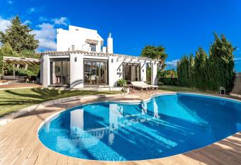 VILLA el ALBA has Balcony rooms