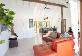 Lakes Hideaway just mins to Gold Coast Beaches has Balcony rooms