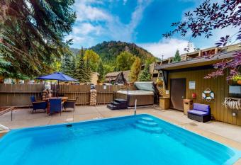 Aspen Mountain Lodge has Balcony rooms