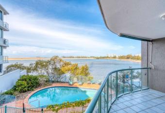 4shore@waterfrontplace has Balcony rooms