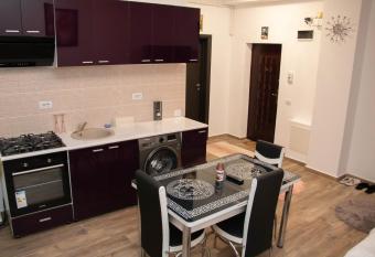 Apartament Capitala Militari Rosu allows 18 year olds to book a room