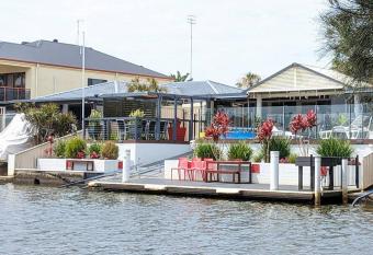 Grand Riviera Forster- waterfront, pool, wharf has Balcony rooms