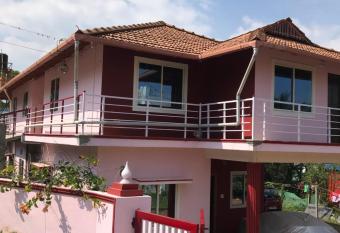 Holiday Homestay allows 18 year olds to book a room