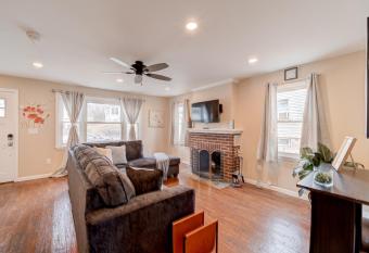 Wonderful Getaway in Middletown has Balcony rooms