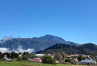 Maison a Bourg- Murat proche de la cit   du volcan has Balcony rooms