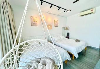 I Cozy home 1-5pax Setia Alam Trefoil Wifi TV SCCC allows 18 year olds to book a room