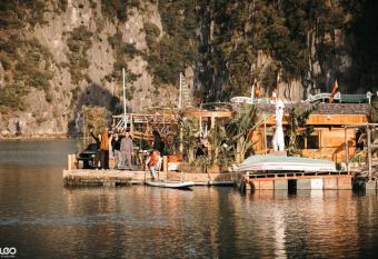 Lan Ha Floating Homestay has Balcony rooms