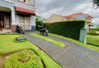 Almond Villa Resorrt allows 18 year olds to book a room