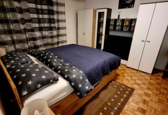 Apartman   esmi  ki allows 18 year olds to book a room