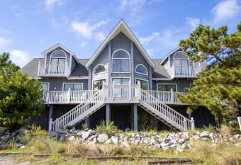 727 Seahorse Rd has Balcony rooms