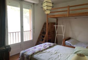 Maison aux ar  nes    Bayonne allows 18 year olds to book a room