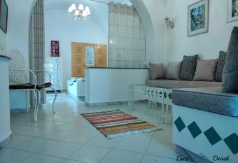 studio charme allows 18 year olds to book a room