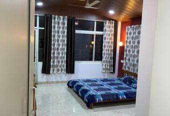 Sharma guest house has Smoking/Balcony rooms