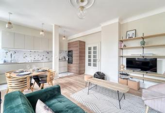 Appartement design Metz avec vue allows 18 year olds to book a room