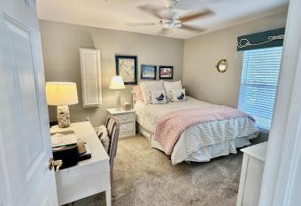 Close To The Most Desirable Naples Beaches has Balcony rooms