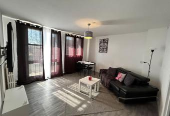 Appartement Cosy 3 chambres proche Airbus has Balcony rooms