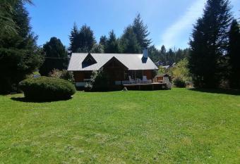 Caba  a, en un entorno muy tranquilo y natural . allows 18 year olds to book a room