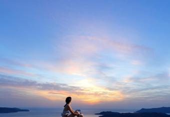 Lilium Hotel Santorini allows 18 year olds to book a room