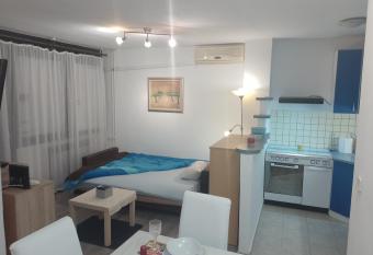 Apartman Ciblja allows 18 year olds to book a room