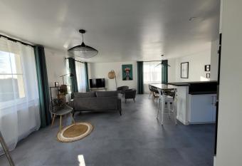 Le 14 allows 18 year olds to book a room