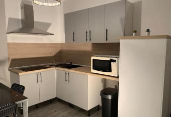 Chez Lilie au coeur de Nangis allows 18 year olds to book a room