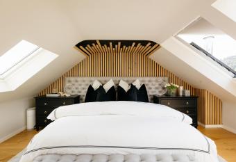 The Edgewater Suites - RIVERSIDE allows 18 year olds to book a room