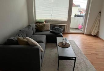 Ruhige, zentrumsnahe Wohnung allows 18 year olds to book a room