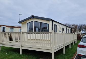 Northfield 17 has Balcony rooms