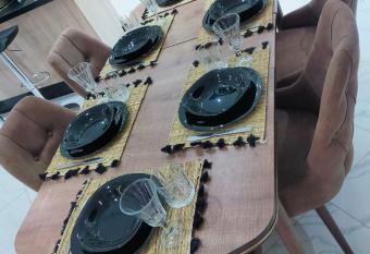 Appartement de luxe    7 min de Centre de ville has rooms with a private hot tub