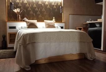 Apartamento Suite para dos allows 18 year olds to book a room