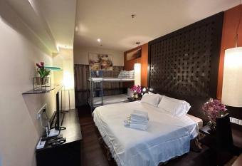 SunwayLagoonFamilySuite/4-7pax/Netflix/Balcony has Balcony rooms